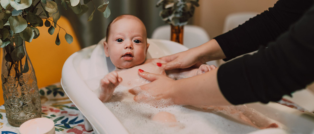 hoe baby in bad wassen