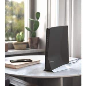 wifi versterker op een tafel